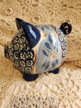 Temptations Old World Blue Pig Canister